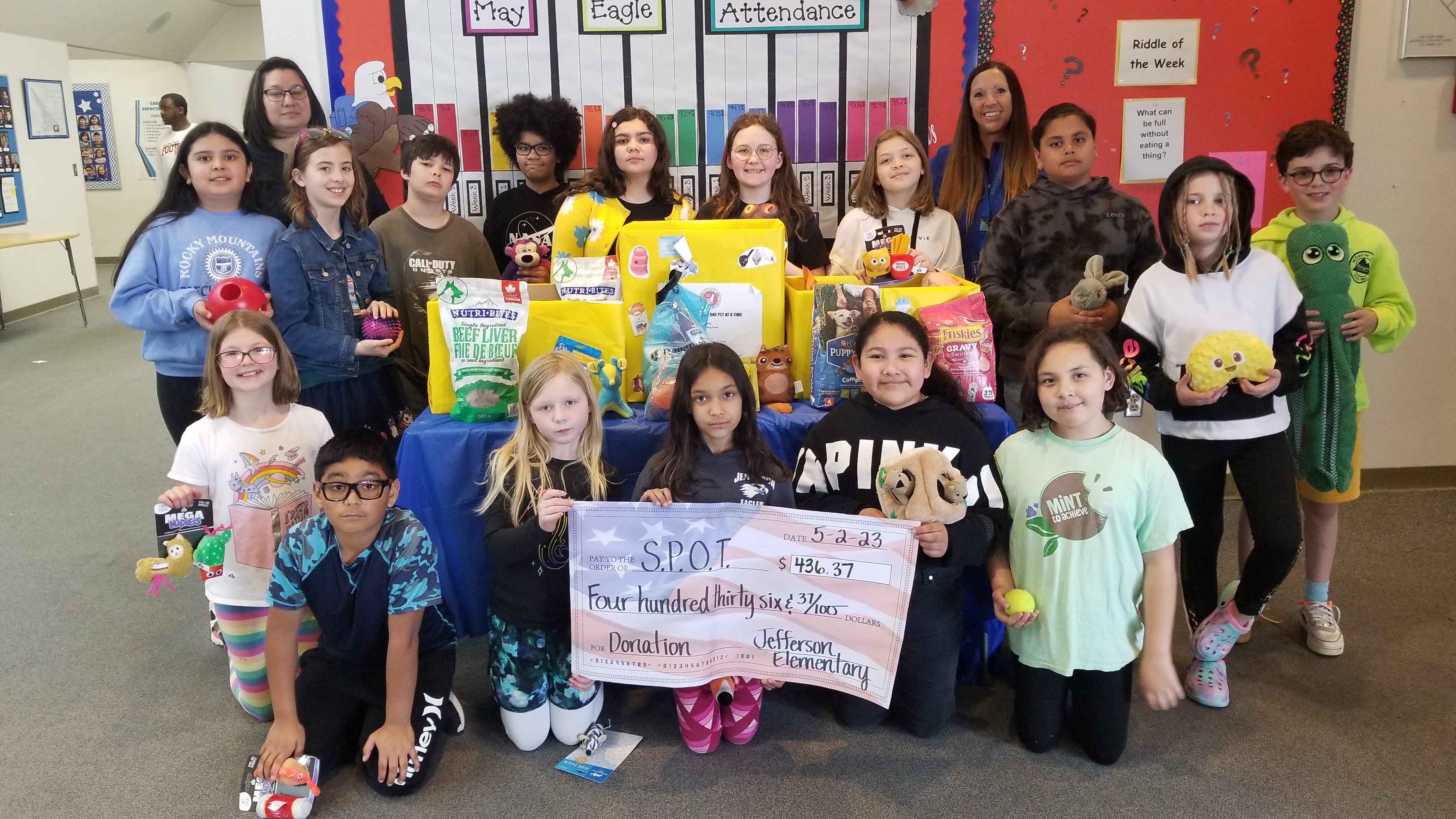 students donate to local shelter